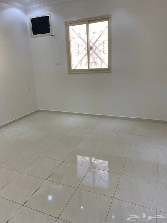 شقه شبه جديده بلاطه لإيجار 0