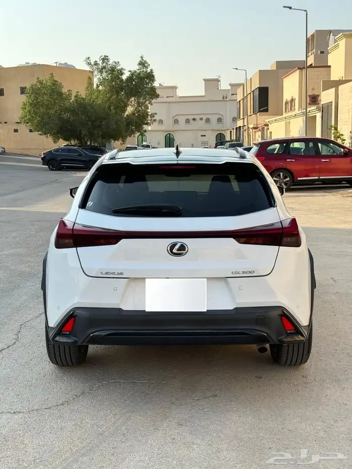 لكزس UX200 2023 4