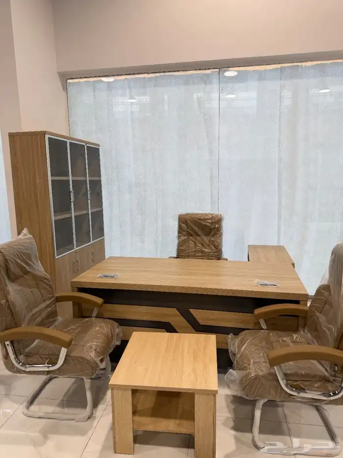 مجموعة مكتبية كاملة توضح الكفاءة والتميز. 23