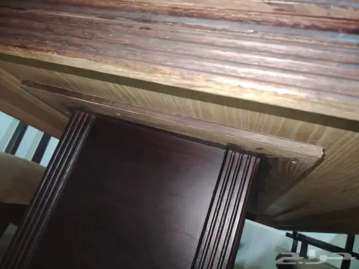 طاوله طعام 8 كراسي خشب بحاله ممتازه بطول 3 متر تقريبا 0