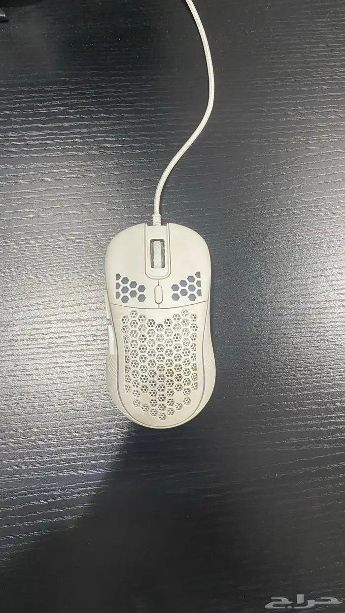 طاوله و ماوس و كيبورد للبيع مستعجل جدا داخل الحناكيه 4