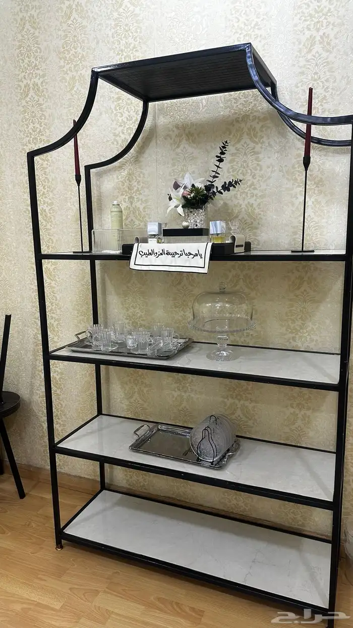 طاولة مجلس للي تحط اغراض كثيره يطلع مرتب 2