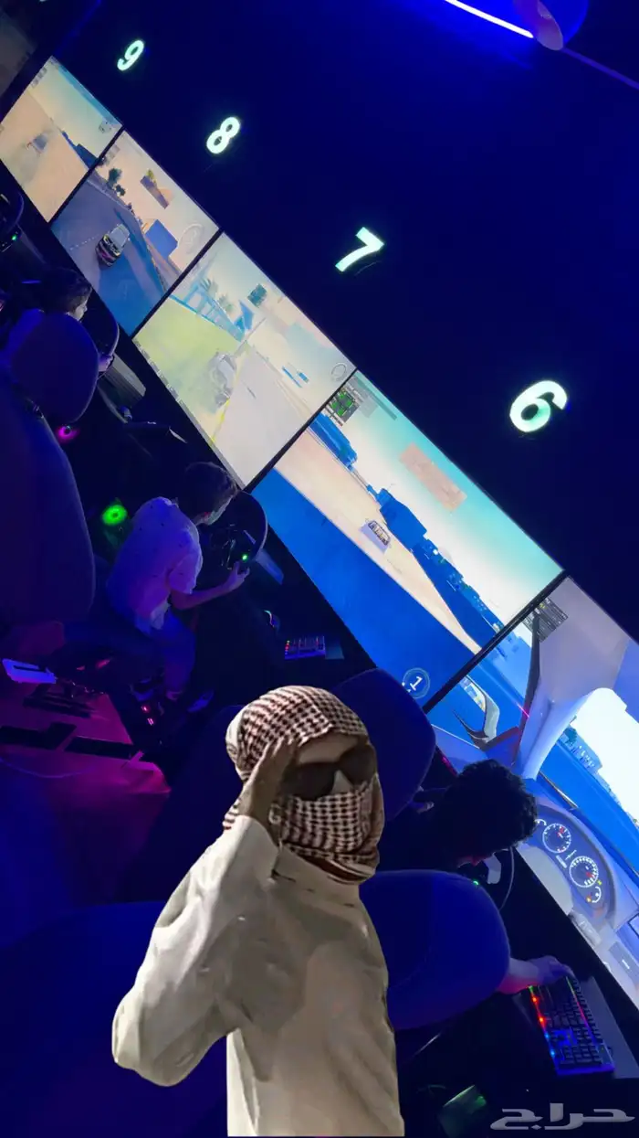 وضيفه شاغره في محايل ويكون عنده خبره ف الألعاب الاكترونيه 0