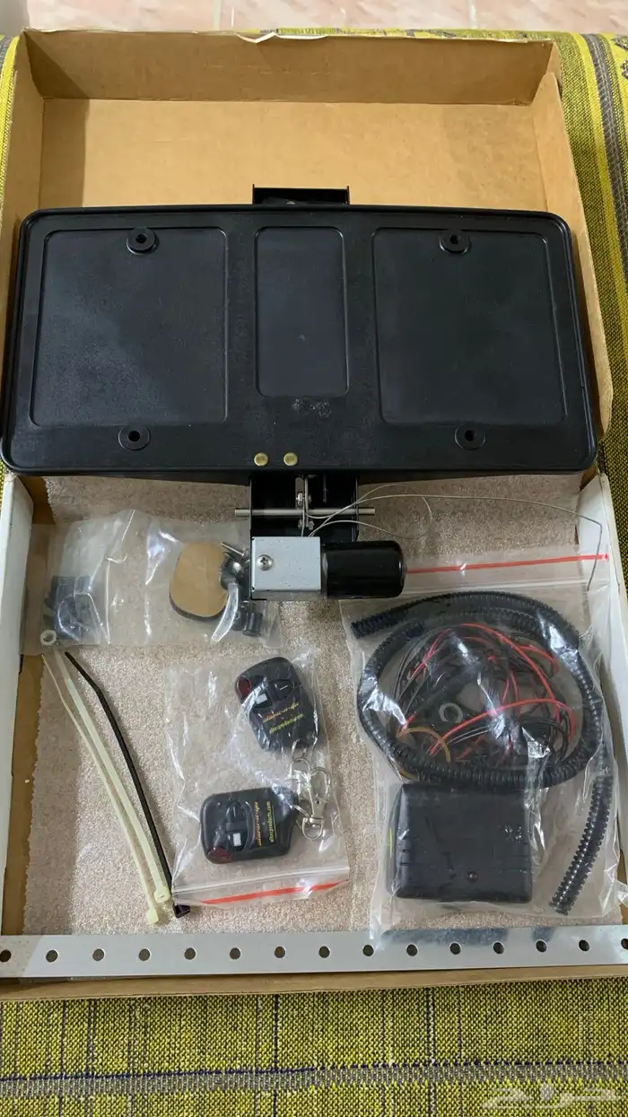 جهاز إلكتروني يخفي لوحة السياره 0