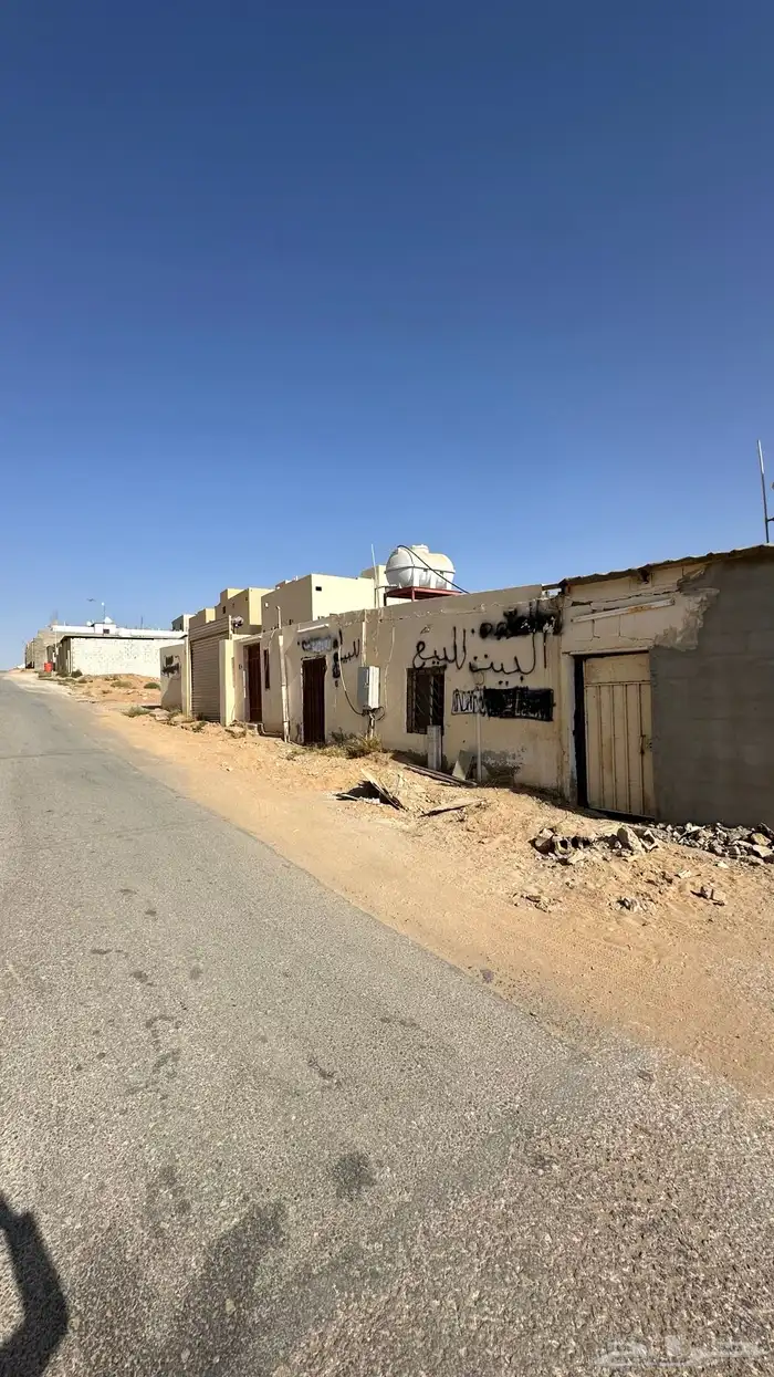 للبيع بيت شعبي قديم بحي الشقة بمساحة (593متر) 1