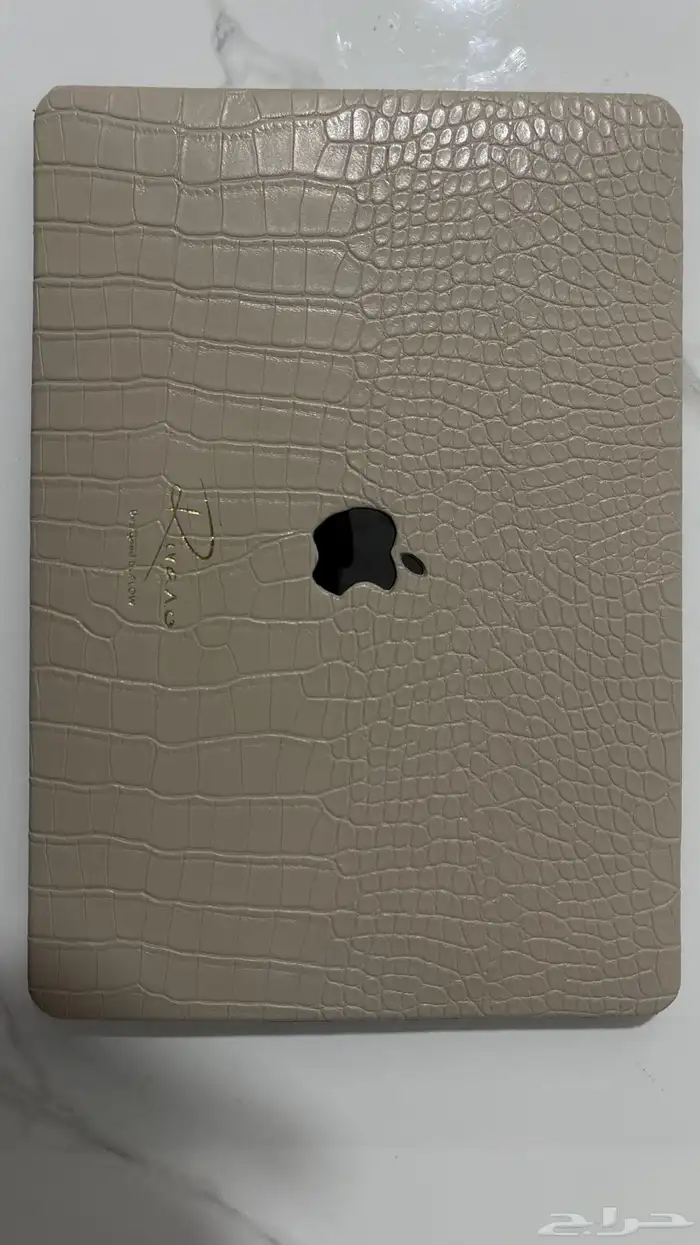 MacBook Air 2020 M1 with Touch ID   MacBook Air M1 (2020) مع 10