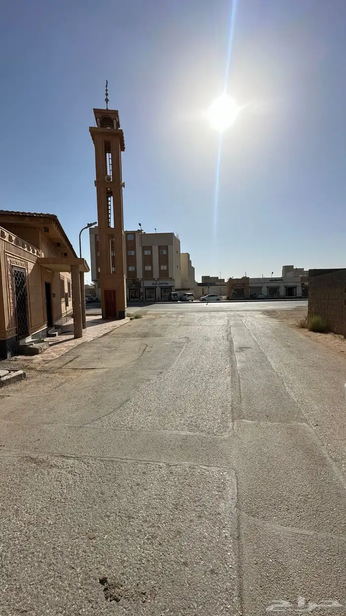 للبيع بيت شعبي قديم بحي الشقة بمساحة (593متر) 3