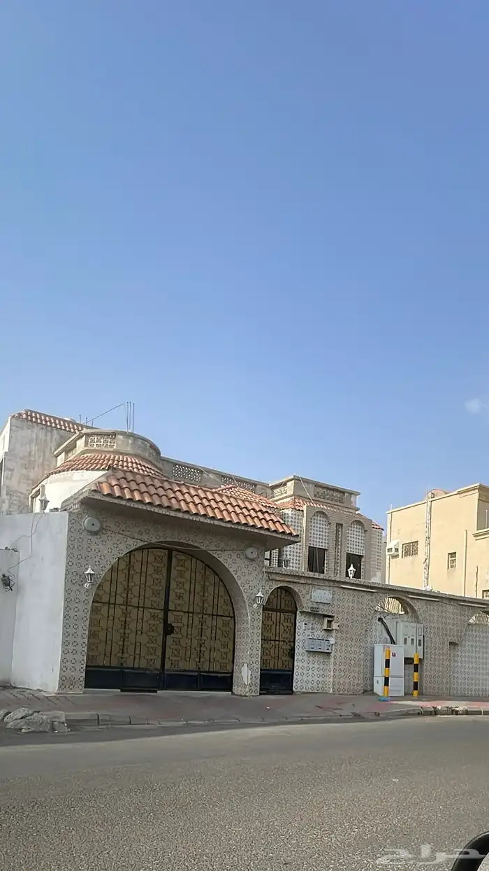 عقار للبيع علي مساحة 1056م علي شارع عام موقع متميز 17
