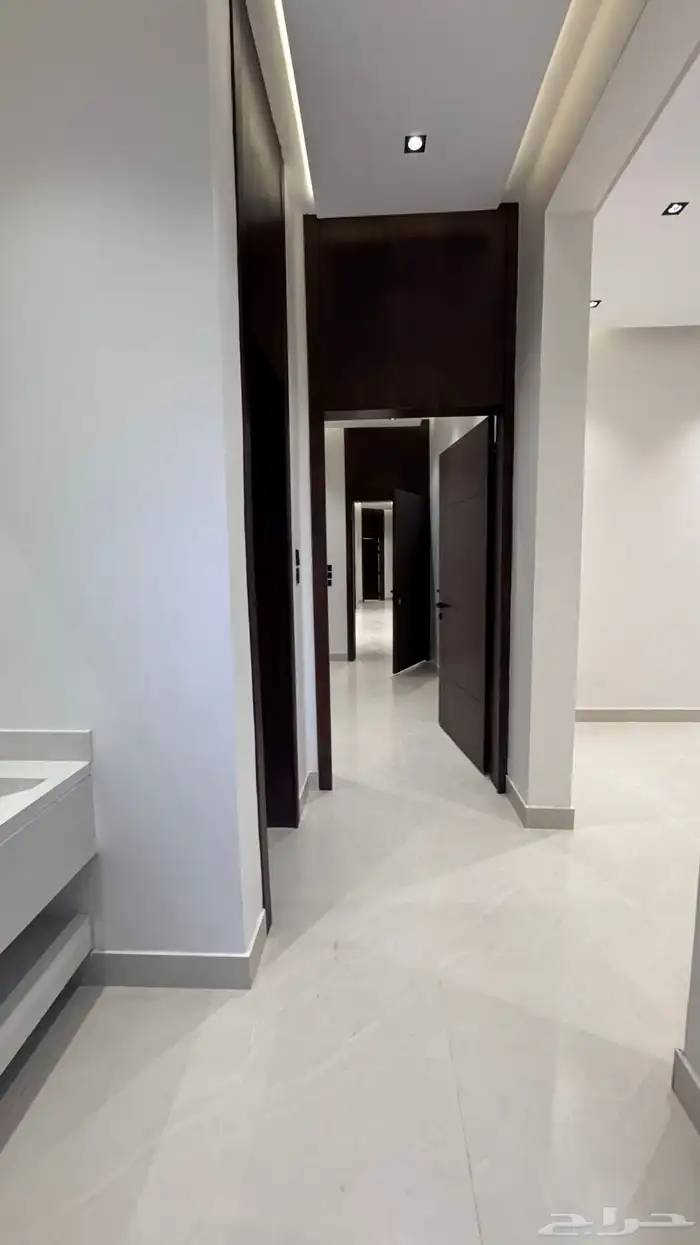 للبيع دور أرضى وروف علوى مع ملحق دره المحاله ابها 5