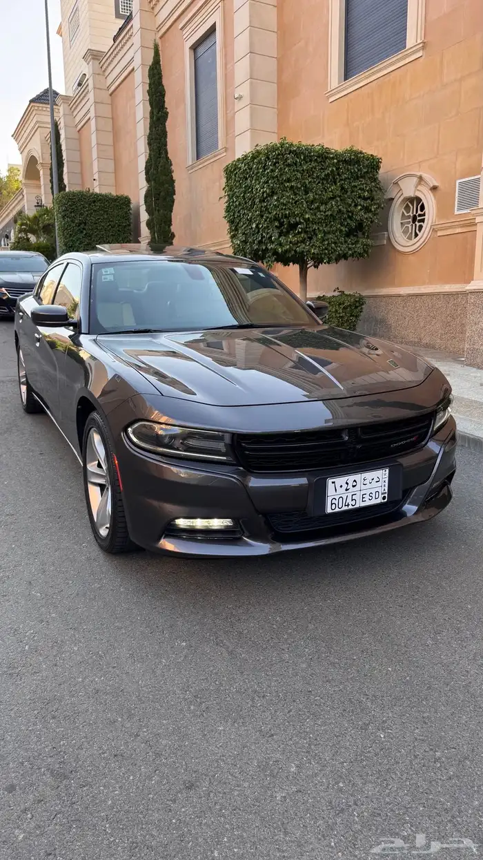 تشارجر 2018 sxt plus 1