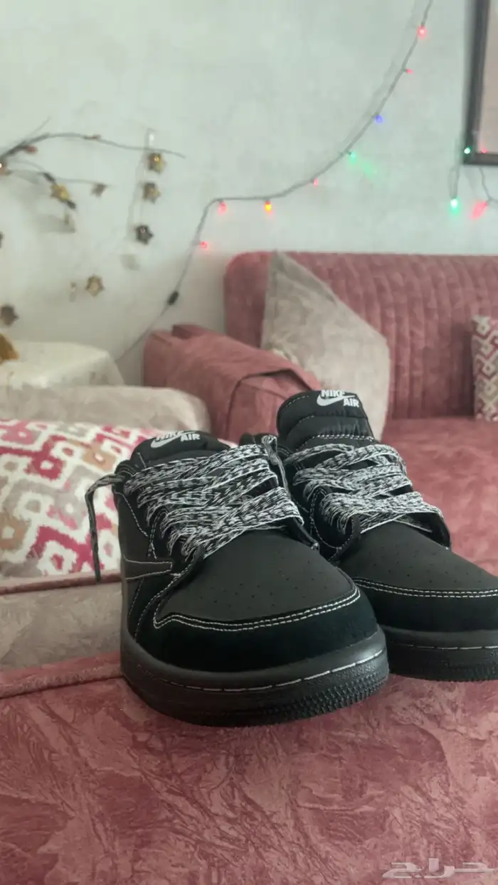 شوز ترافيز سكوت 1