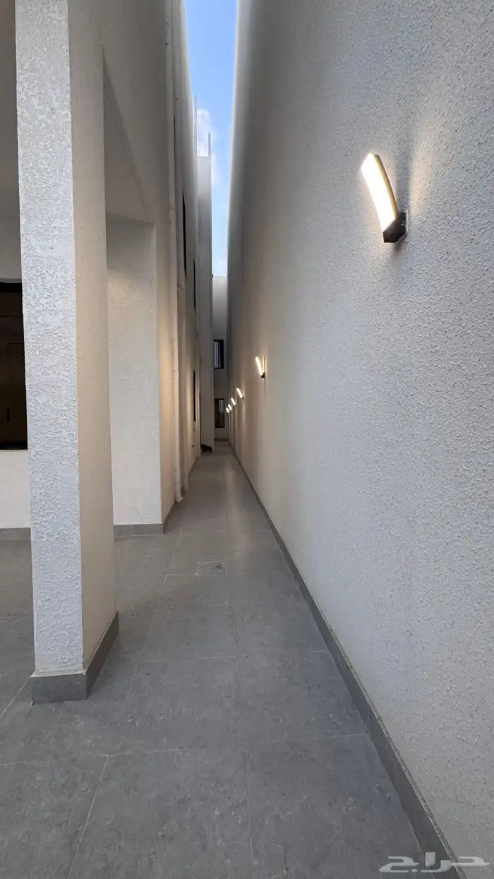للبيع دور أرضى وروف علوى مع ملحق دره المحاله ابها 3