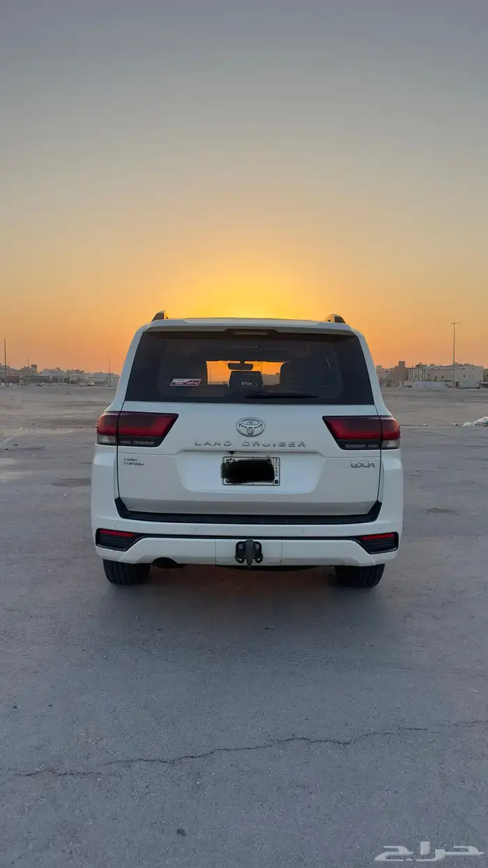 لاندكروزر 2023 gxr ( 2) 4