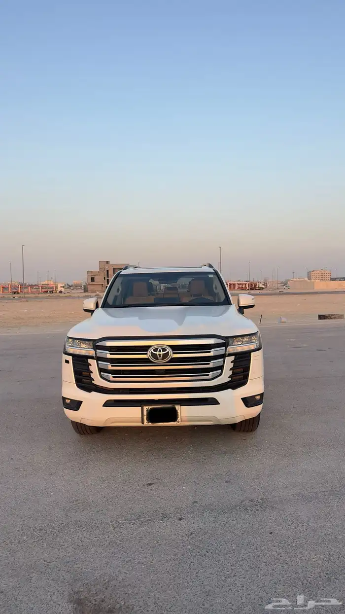 لاندكروزر 2023 gxr ( 2) 0