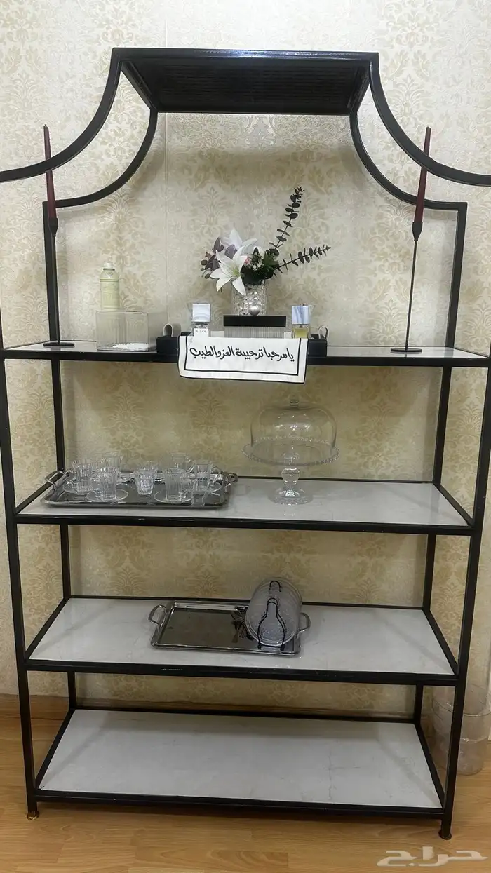 طاولة مجلس للي تحط اغراض كثيره يطلع مرتب 0