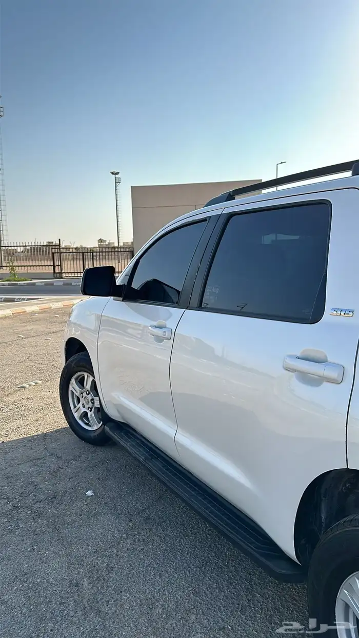 تويوتا سكويا SR5 نص فل 2016 4