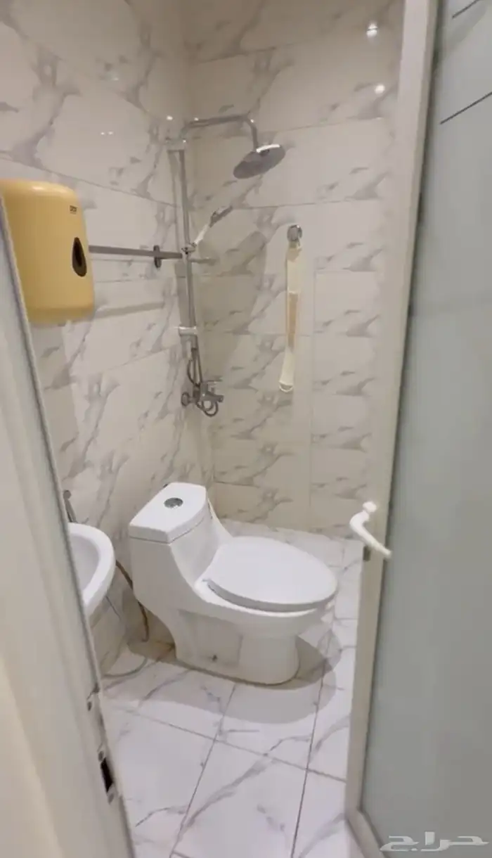 للبيع شقة دور كامل مؤثثة حي هجر 8