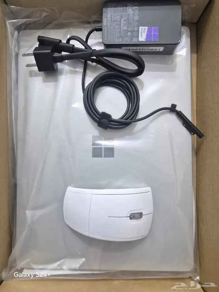 Microsoft Surface Laptop 2 (13.5 ) Intel Core i7  8th Gen 7