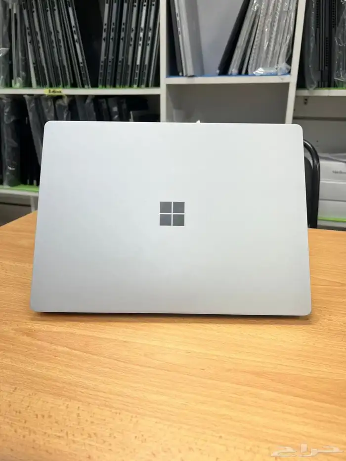 Microsoft Surface Laptop 2 (13.5 ) Intel Core i7  8th Gen 4