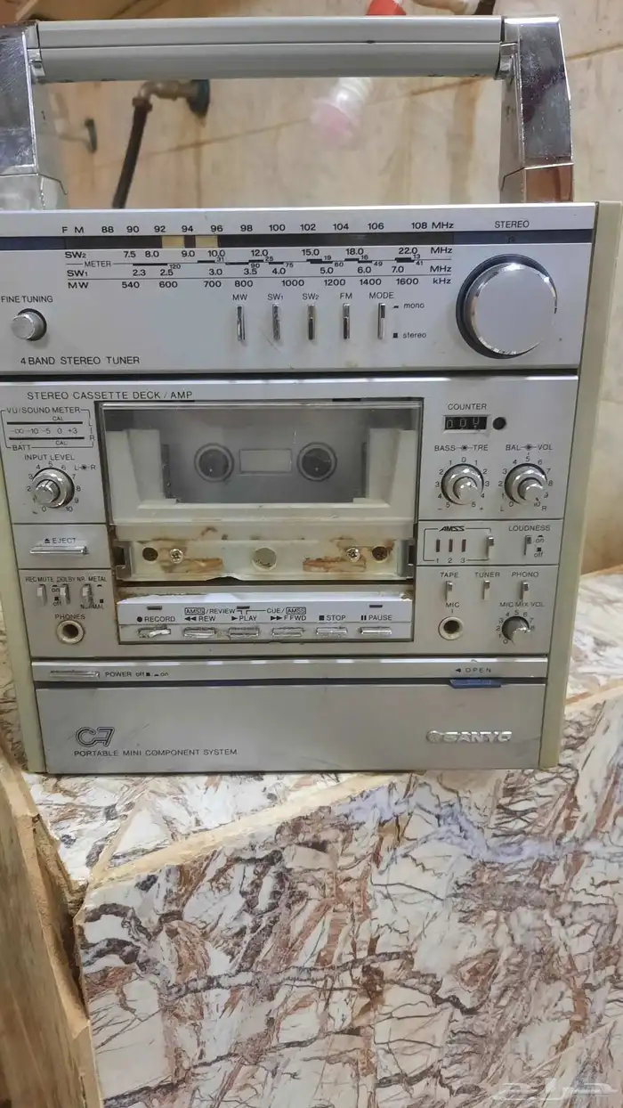 رتديوومسجل سانيوياباني الرادي شغال جميع القنوات ويعتبرنادر 1