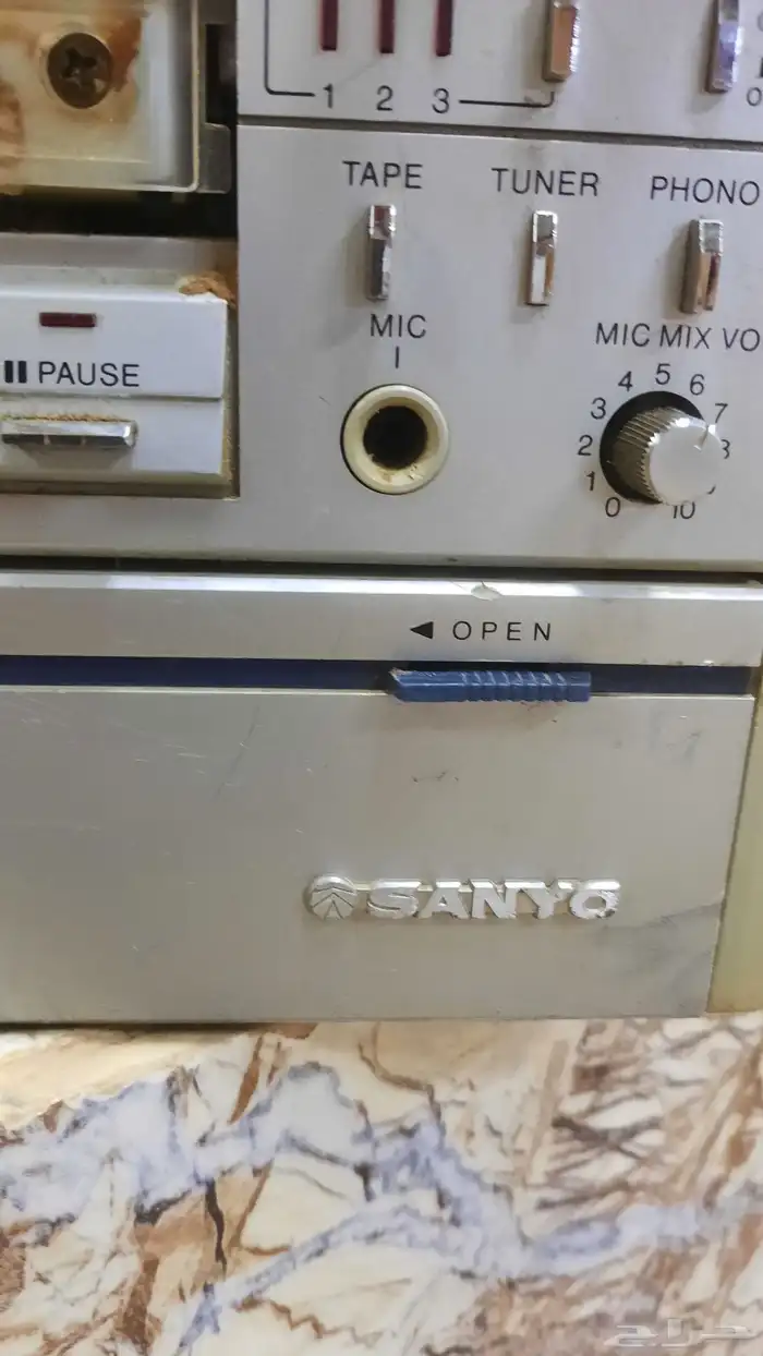 رتديوومسجل سانيوياباني الرادي شغال جميع القنوات ويعتبرنادر 2