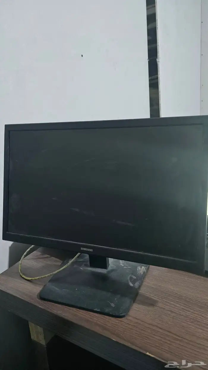 شاشة للبيع شاشة لابتوب او كمبيوتر للبيع 100 ريال 0