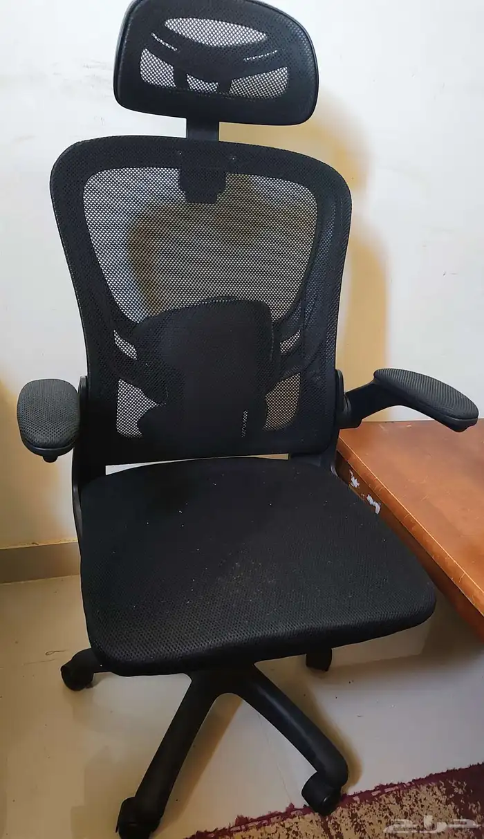 كرسى مكتب متحرك مع مسند للظهر و أذرع متحركه استخدام قليل 0