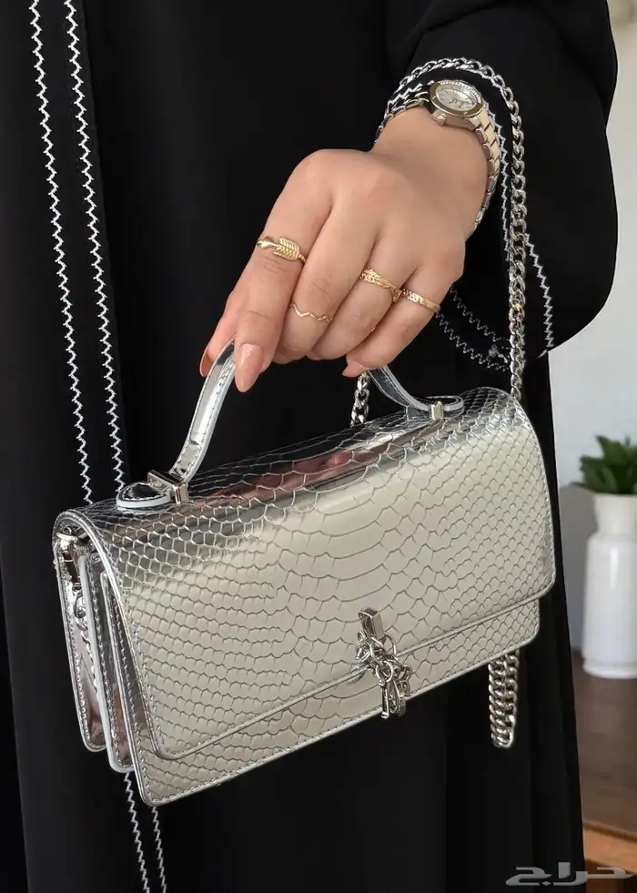 شنط ماركه عرض لفتره محدوده 3شنط ب370 والشنطه165 22