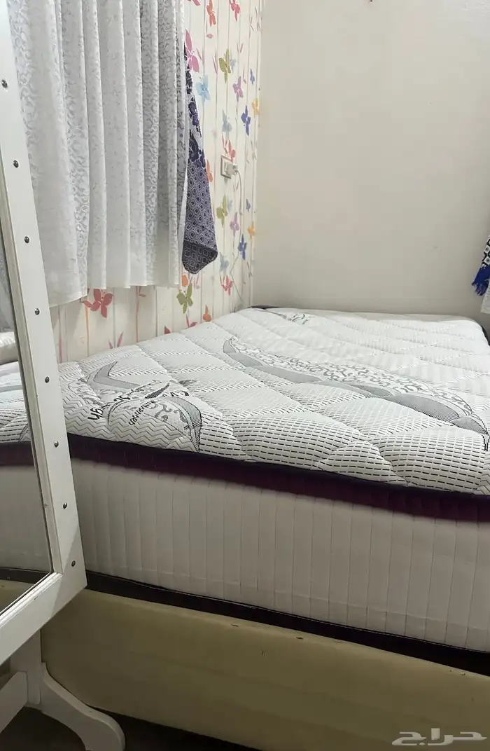 طراحة سرير شبه جديده استعمال قليل العرض 120   200 2