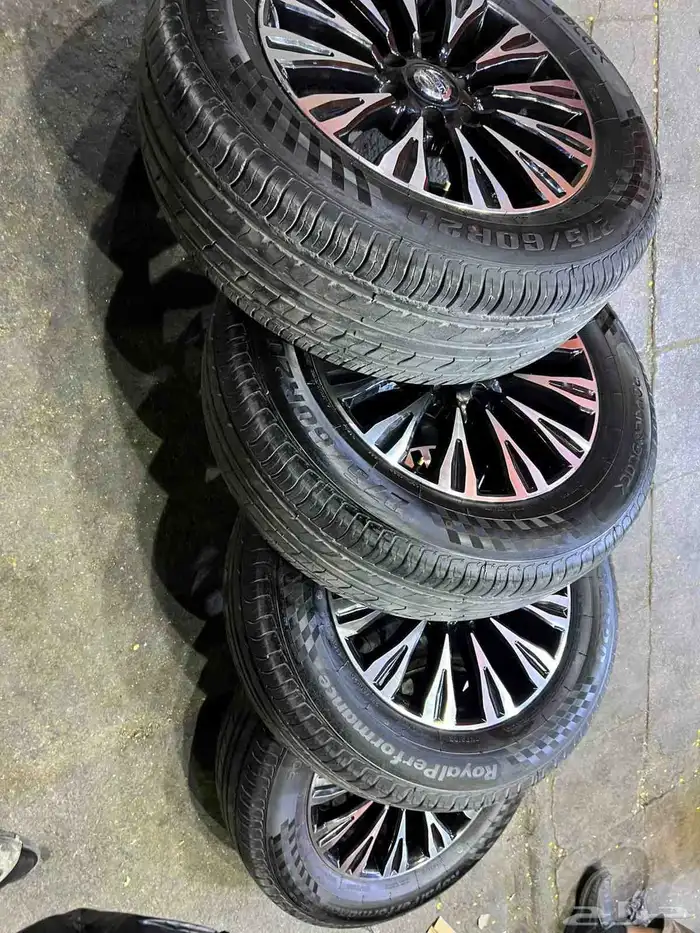 جنوط بلاتينيوم مقاس 20 مع كفرات صيني مقاس 275.60.20 تاريخ 25 10