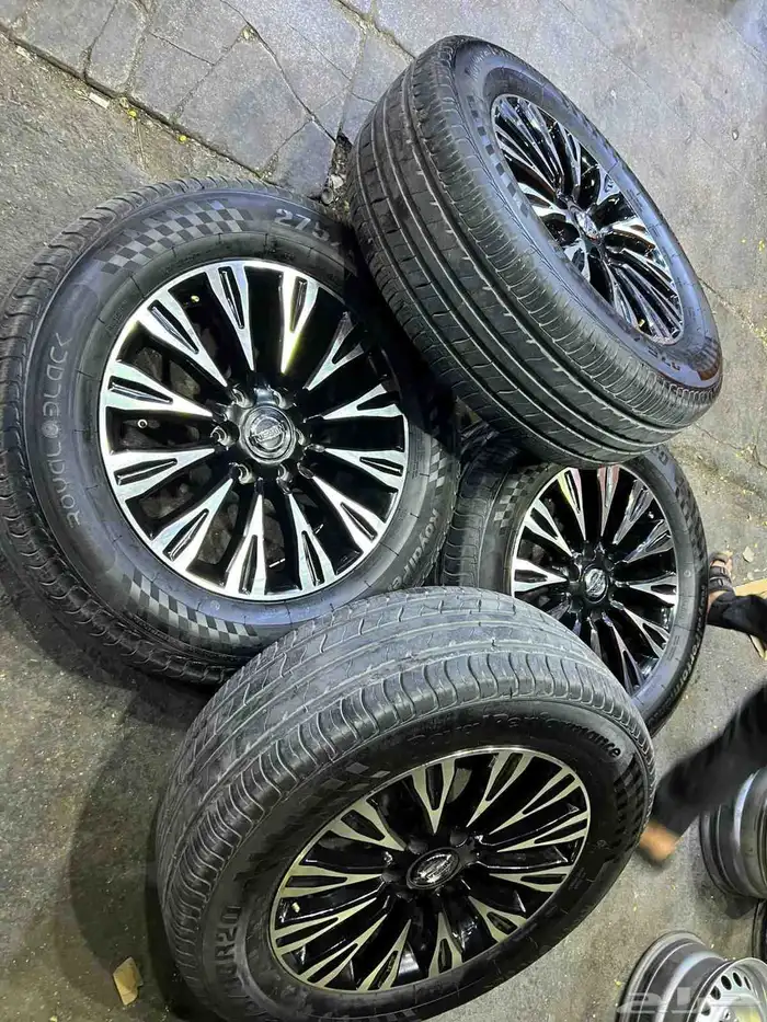 جنوط بلاتينيوم مقاس 20 مع كفرات صيني مقاس 275.60.20 تاريخ 25 1