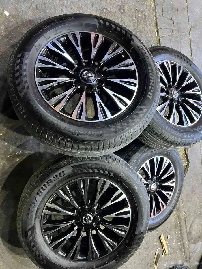 جنوط بلاتينيوم مقاس 20 مع كفرات صيني مقاس 275.60.20 تاريخ 25 3