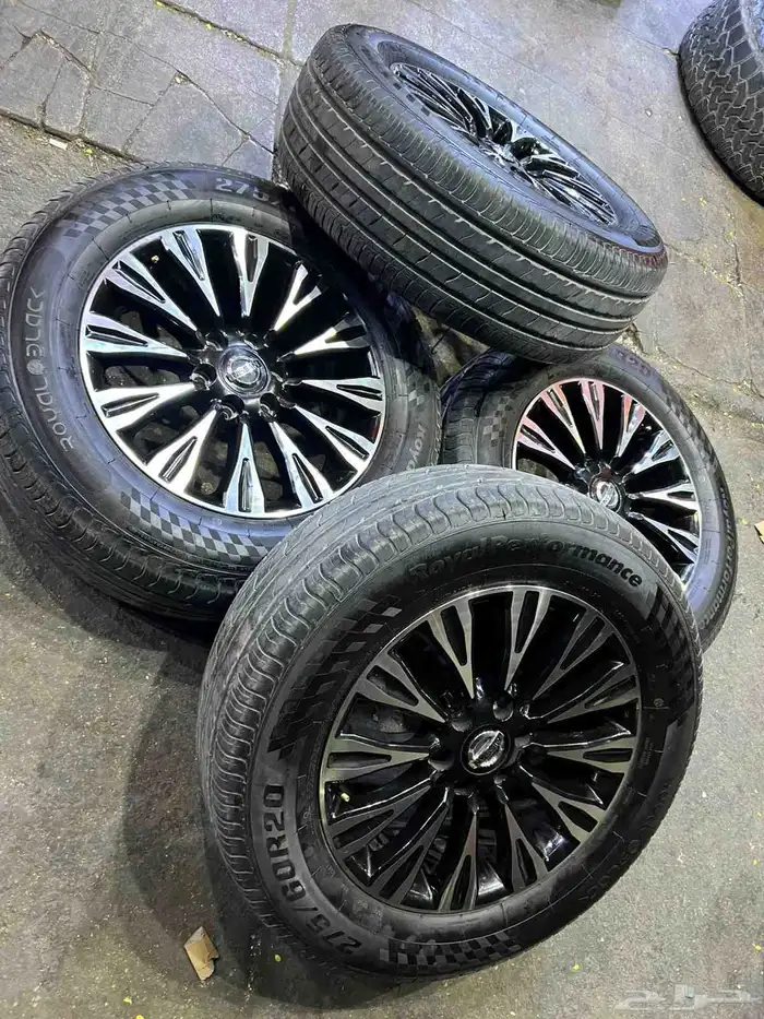 جنوط بلاتينيوم مقاس 20 مع كفرات صيني مقاس 275.60.20 تاريخ 25 4