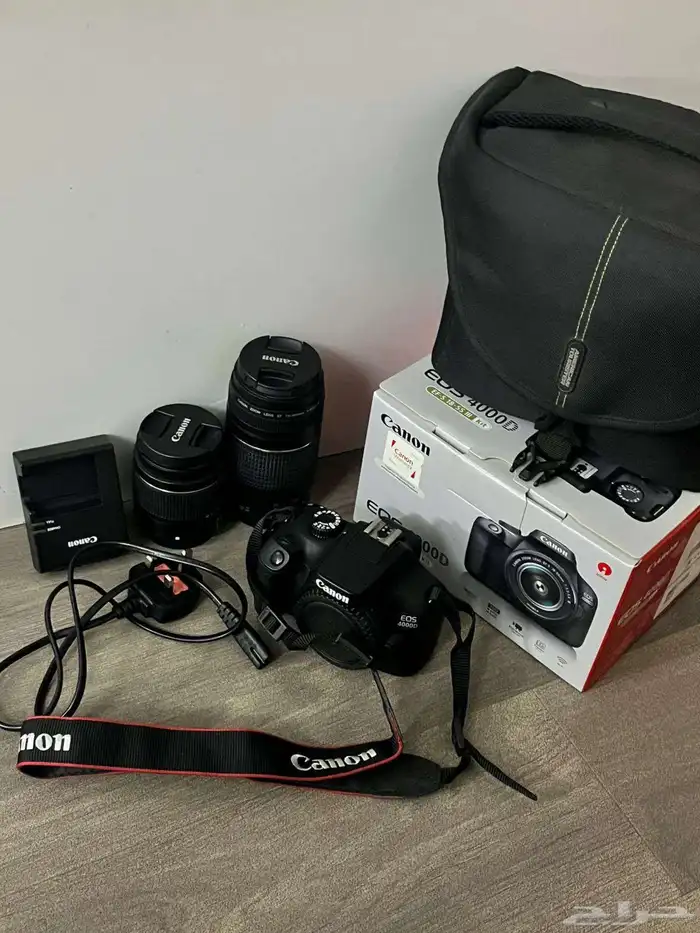 كمرا كانون D4000. مع عدستين و جراب نضيفه معها كرتونها 0