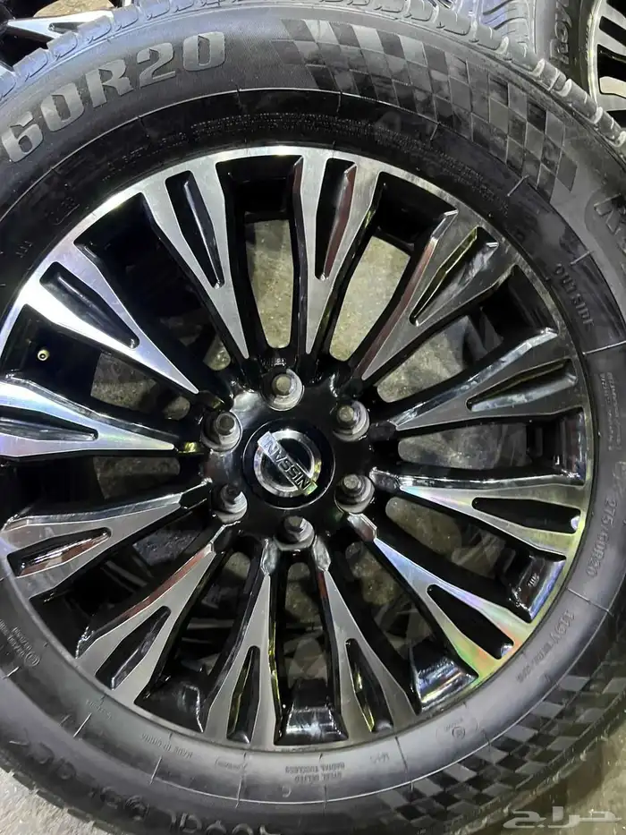 جنوط بلاتينيوم مقاس 20 مع كفرات صيني مقاس 275.60.20 تاريخ 25 2