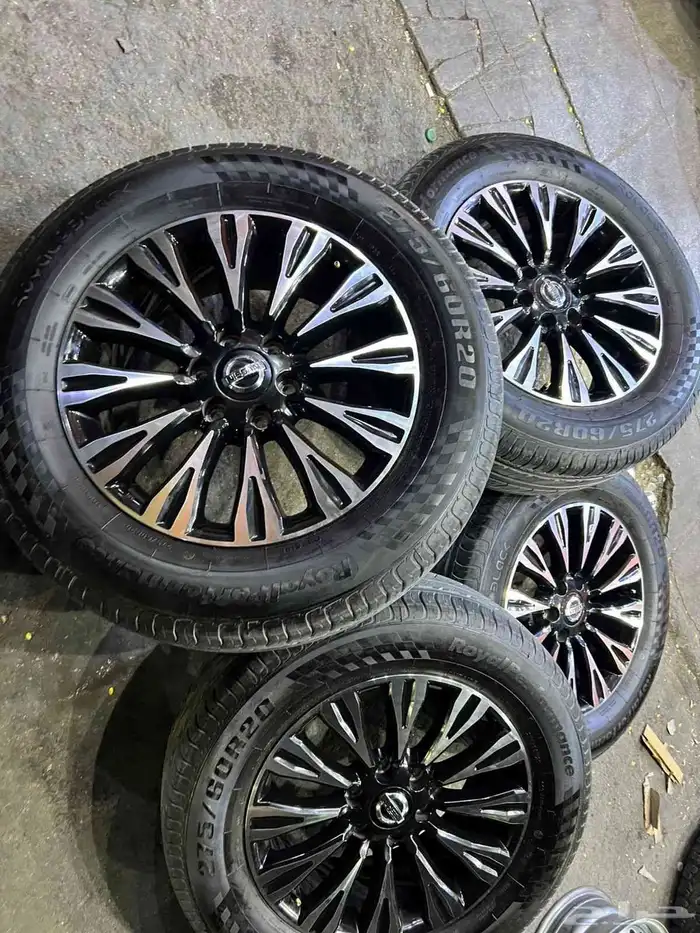 جنوط بلاتينيوم مقاس 20 مع كفرات صيني مقاس 275.60.20 تاريخ 25 0