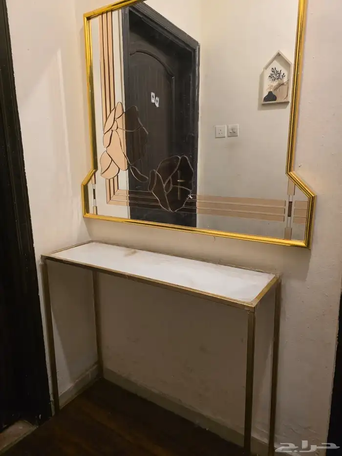 اثاث مدخل وطاولات 0