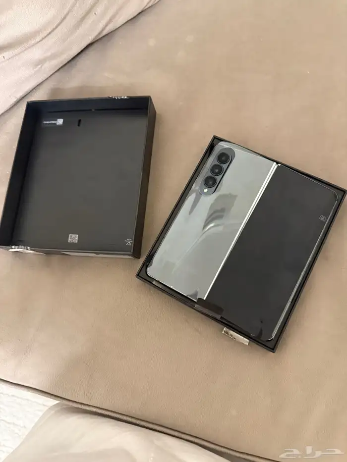 زد فولد4. نظيف جدا لايوجد خدوش ابدا 0