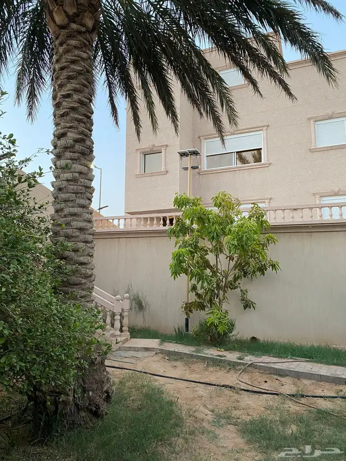 للبيع مزرعة مع فلة داخل عنيزة 3شوارع 1