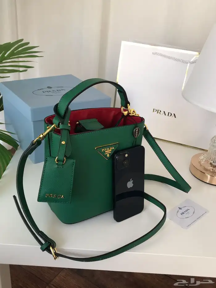 شنط ماركات عوالسعر عرض لفتره محدوده شنطه165  و3شنط ب370 46