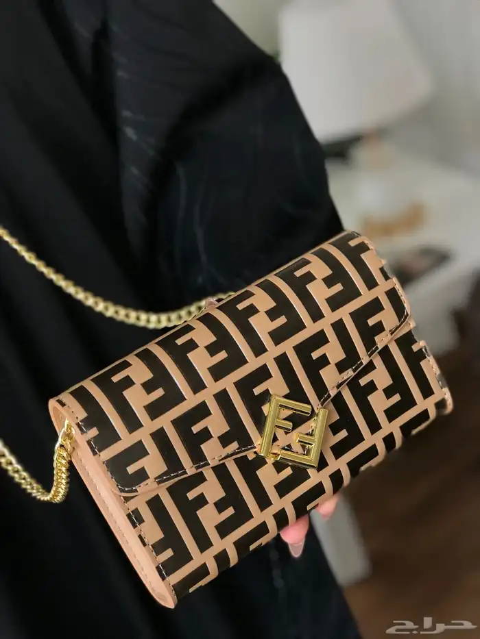 شنط ماركه عرض لفتره محدوده 3شنط ب370 والشنطه165 98