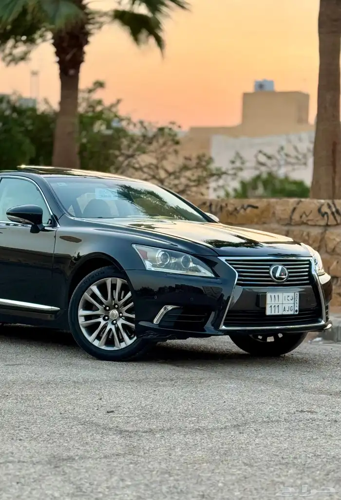 للبيع لكزس ((LS460)) 2013 (سعودي) ((نظيفة)) 0