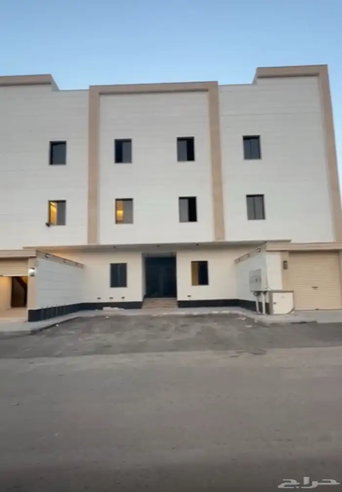 شقق للبيع بمداخل مستقلة واسطح خاصة لكل شقة داخل الحد 0