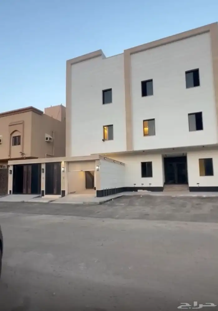 شقق للبيع بمداخل مستقلة واسطح خاصة لكل شقة داخل الحد 1