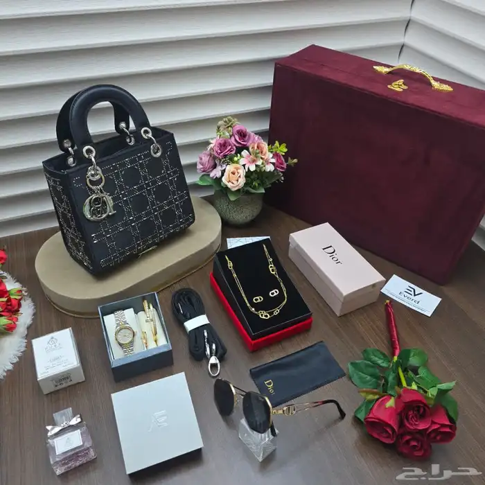 بوكس نسائي راقي للاهداء ماركة ديور شامل التوصيل والشحن 2