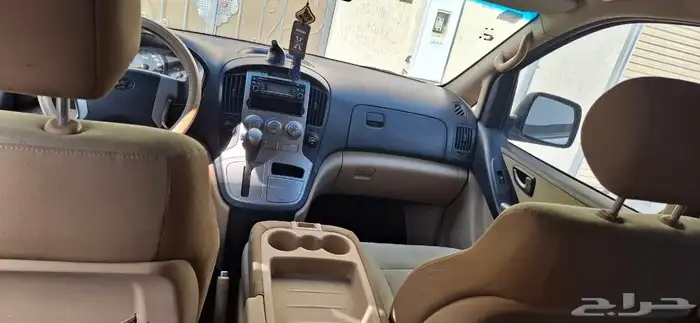 سيارة هونداي H1 مجهزة برافعة كرسي متحرك خاص ب المعاقين 1
