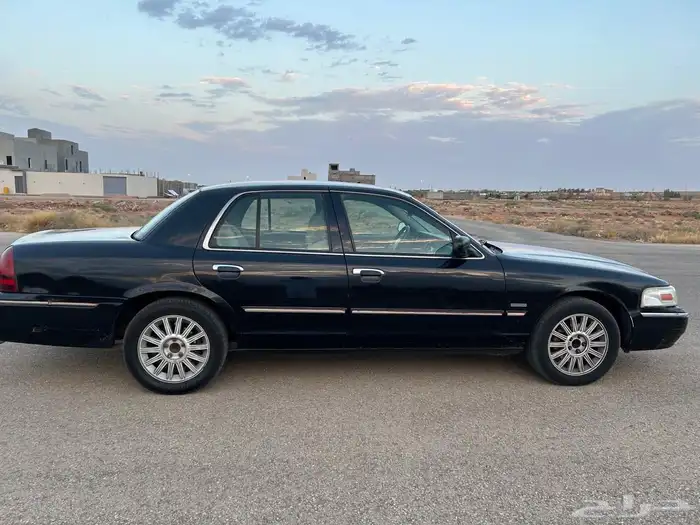 جراند ماركيز 2010 اسود ملكي 3