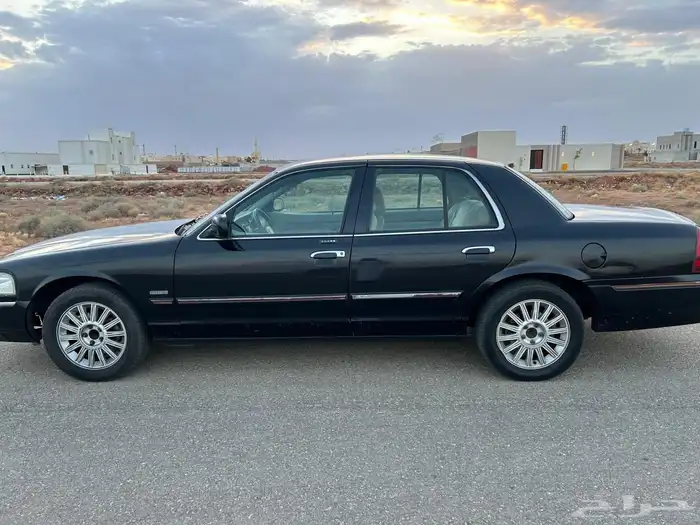 جراند ماركيز 2010 اسود ملكي 2