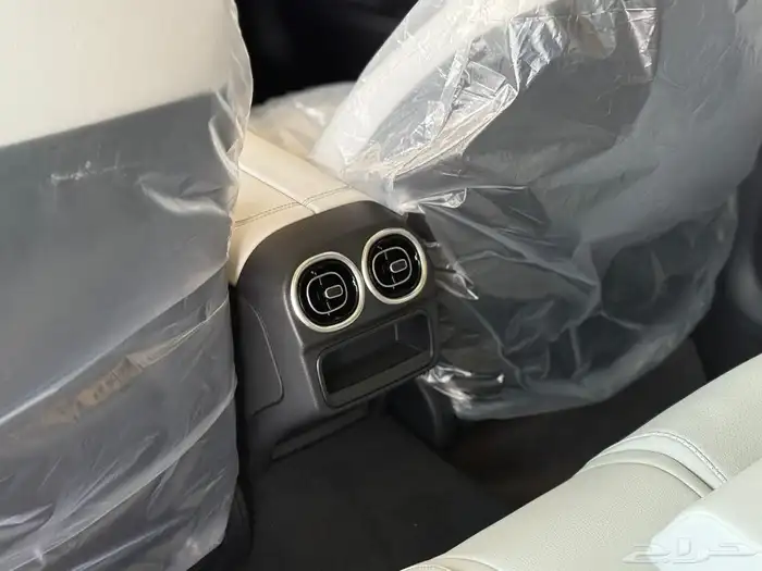 مرسيدس C200 2025 10