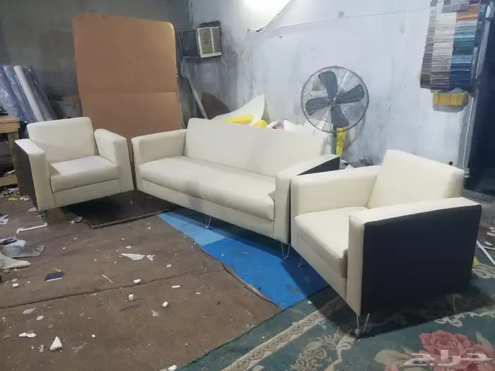 كنب جلد لون جملي و في كرسي انتظار جلد 3